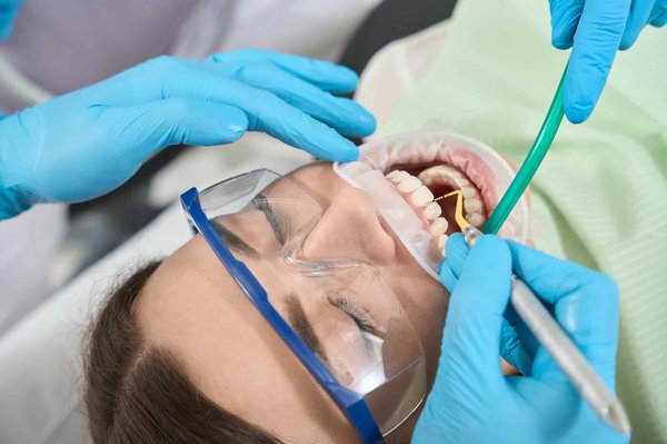 Comment se passe un détartrage chez un dentiste ?